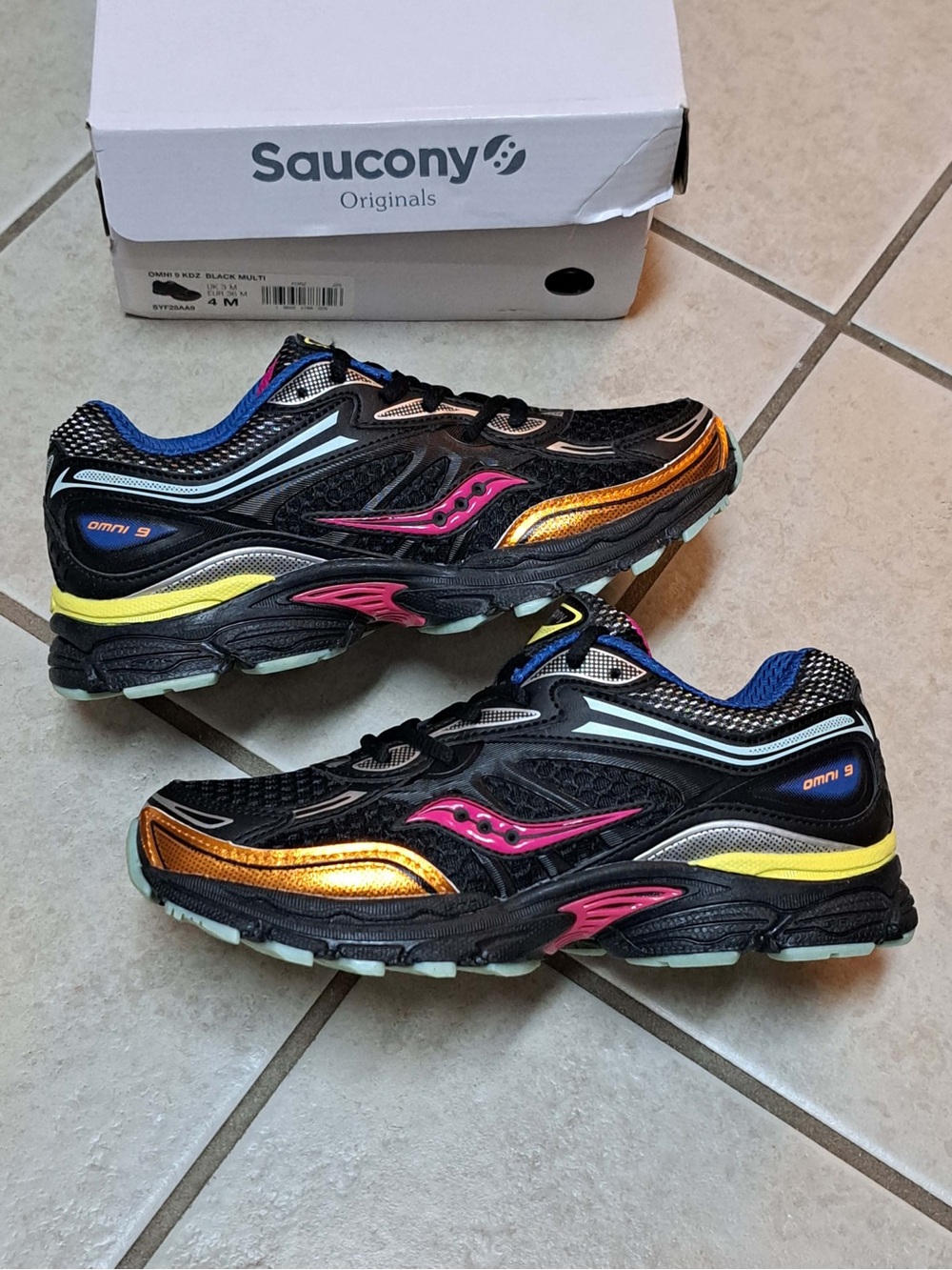Saucony Omni 9 "Black/Multi" sneakers - Men's sz 4 / Wmns sz 5.5 / GS sz 4Y